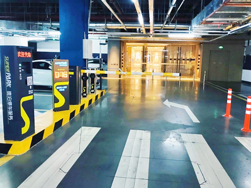 福建廈門(mén)華潤(rùn)萬(wàn)象城停車(chē)場(chǎng)收費(fèi)管理系統(tǒng)及設(shè)備案例