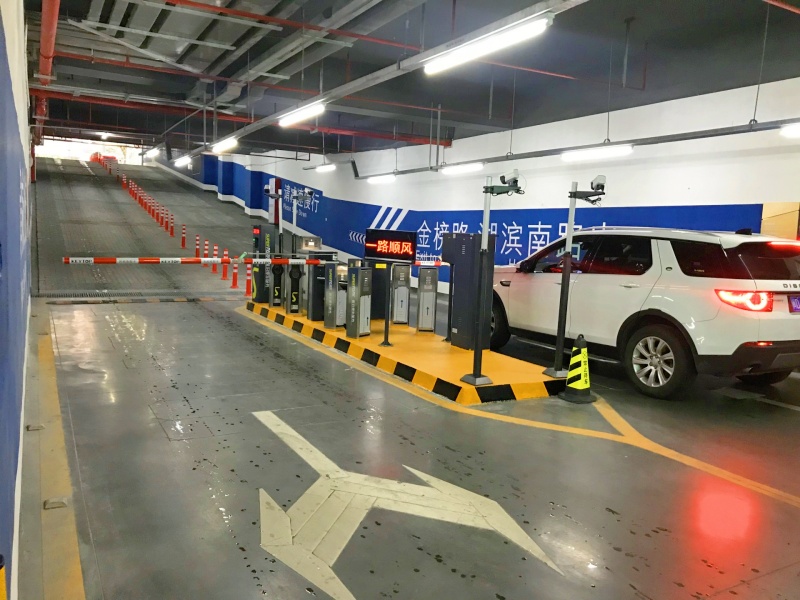 福建廈門(mén)華潤(rùn)萬(wàn)象城停車(chē)場(chǎng)收費(fèi)管理系統(tǒng)及設(shè)備案例