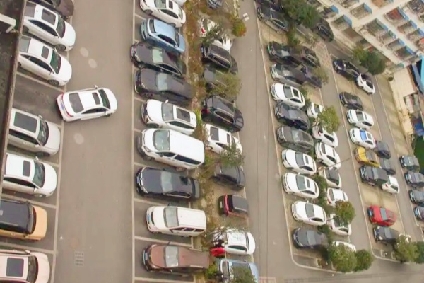 仁懷老城區(qū)新增便民停車位破解“一位難求”困局