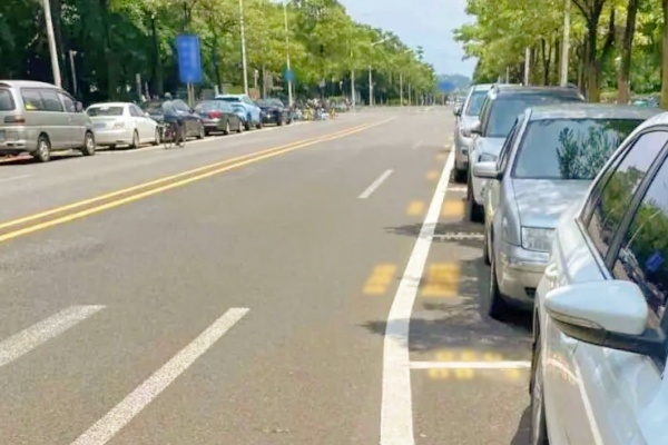 路邊停車欠費(fèi)近五千元遭催繳引發(fā)熱議，智慧停車路在何方？