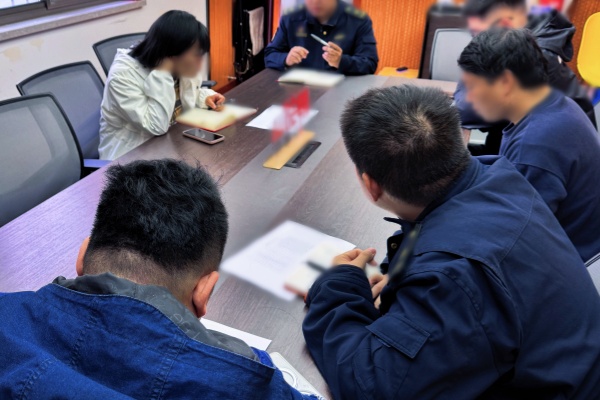 彭浦鎮(zhèn)探索“多格合一”機(jī)制，破解商鋪門前停車治理困局