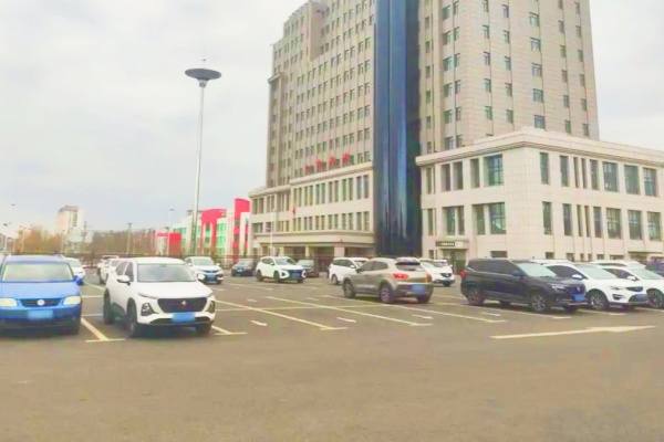 七臺河試水錯時共享停車模式，盤活公共資源緩解民生難題