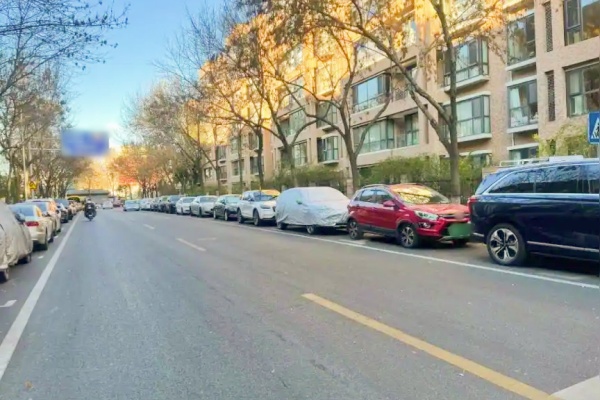 天橋街道試水“錯(cuò)時(shí)共享+立體規(guī)劃” 緩解老城區(qū)居民停車難