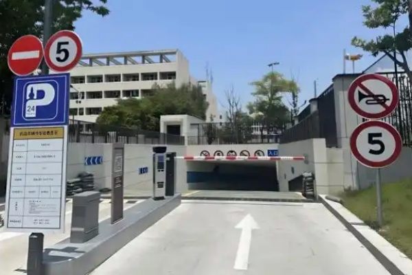 杭州錢塘區(qū)破解“停車難”：空間巧用+智慧管理見實效