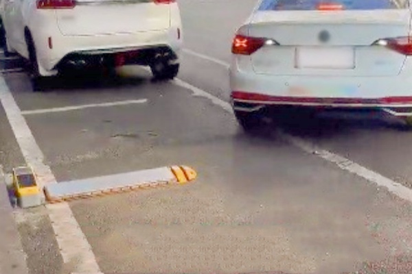 佛山南海區(qū)燈湖片區(qū)啟用新型智能停車位下個月起收費管理