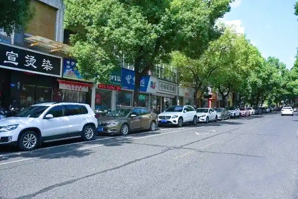 株洲石峰區(qū)田心片區(qū)智慧停車誘導系統(tǒng)部分啟用，助力交通優(yōu)化