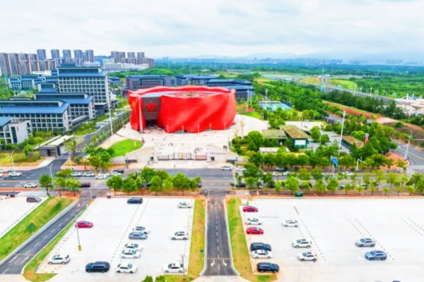 南昌軍事主題公園停車難終結(jié)！兩處停車場提供1103個智能車位