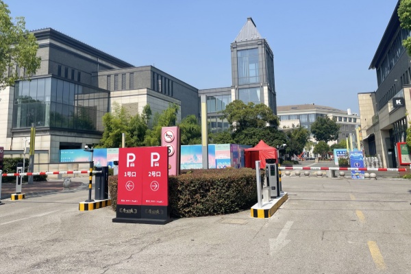 一進一出停車場系統(tǒng)：三種主流出入通道模式的技術解析與選型指南