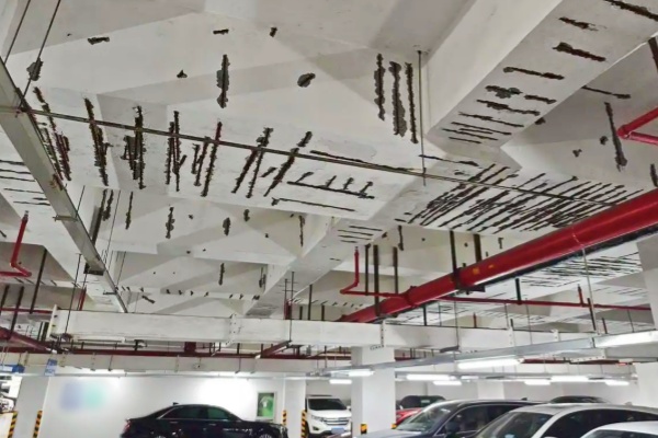 濱江沿江景觀停車場(chǎng)梁柱鋼筋存安全隱患，管理方擬出維修計(jì)劃