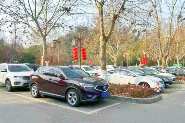 多部門聯(lián)合開展停車服務(wù)專項(xiàng)檢查，直擊收費(fèi)透明與規(guī)范管理痛點(diǎn)