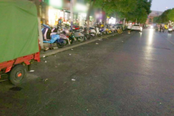 實(shí)地探訪烏江路：“停車亂”整治見實(shí)效，社區(qū)與城管聯(lián)動(dòng)破解民生難題