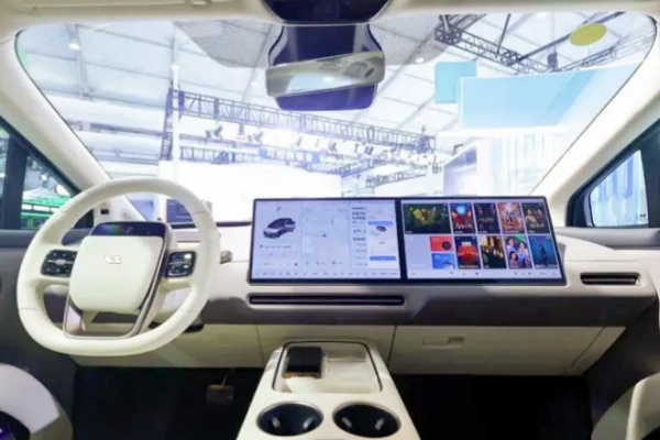 2025外灘大會：捷停車聯(lián)合支付寶開放停車助手生態(tài)，車機(jī)支付成新看點(diǎn)