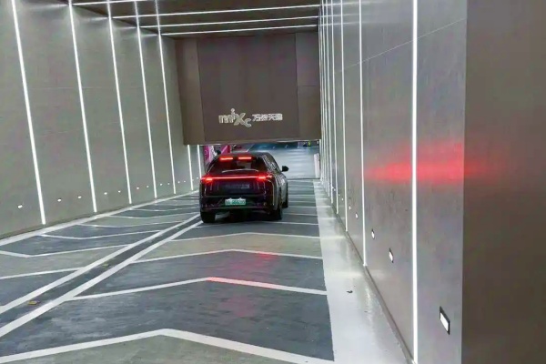 網(wǎng)紅商場(chǎng)地下停車場(chǎng)的“停車煩惱”：80萬(wàn)客流背后的動(dòng)線之困