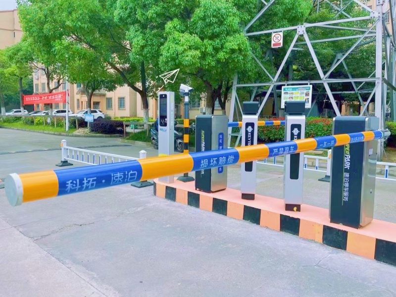 江西南昌愉恬家園停車場道閘系統(tǒng)及設(shè)備案例