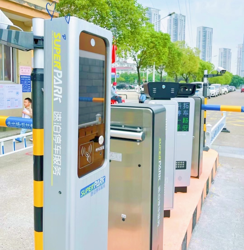 江西南昌愉恬家園停車場道閘系統(tǒng)及設(shè)備案例