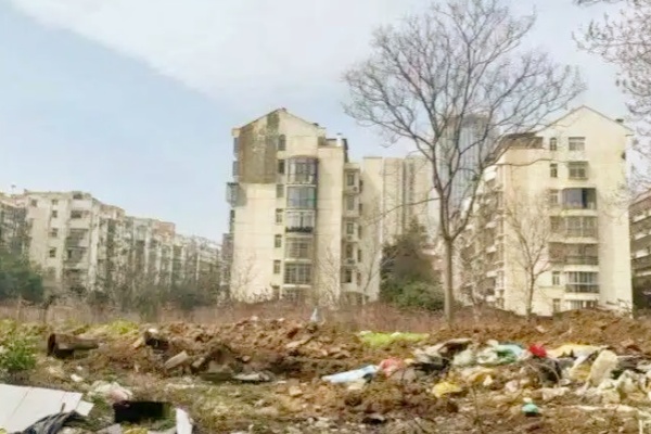 長(zhǎng)沙芙蓉區(qū)一閑置10余年地塊煥新，變身108車位便民停車場(chǎng)