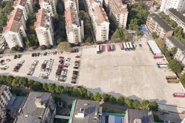 長(zhǎng)沙芙蓉區(qū)一閑置10余年地塊煥新，變身108車位便民停車場(chǎng)