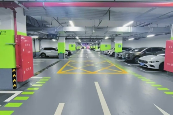 上海黃浦去年新增310個(gè)停車泊位，智慧化與共享模式緩解核心區(qū)“一位難求”