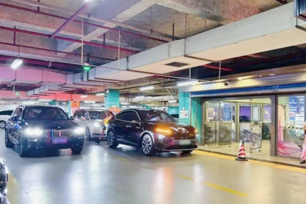 杭州東站車路云項目交付驗收，近4000個車位實現(xiàn)精準導航