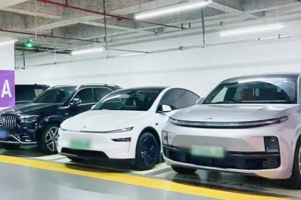 杭州東站車路云項(xiàng)目交付驗(yàn)收，近4000個(gè)車位實(shí)現(xiàn)精準(zhǔn)導(dǎo)航