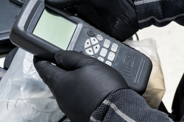 10元可克隆小區(qū)門禁卡，外賣快遞員高頻使用 業(yè)主安全爭議引關(guān)注